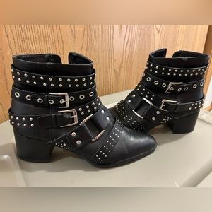 New Fergie designer Ankle boots size 12